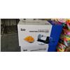 Image 2 : 6 BOXES OF RIANBOW LOLLIPOPS AND 2 VEGTABLE SPIRALIZERS