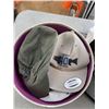 Image 2 : HAT BOX W/ CAPS AND 2 BAGS OF KIDS CLOTHES, 16 PECES INCLUDING BRANDS CALVIN KLEIN, GAP, TOMMY HILFI
