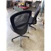 Image 2 : 2 BLACK ROLLING OFFICE CHAIR