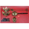 Image 1 : Small Brass Collectible Lot w/ Brass Silent Butler Crumb Pan