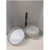 Image 1 : Nugu set of four curve edge bowls #10 white/green