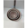Image 2 : Nugu set of three nesting bowls #49 pink