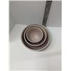 Image 2 : Nugu set of three nesting bowls #49 pink