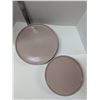 Image 1 : Nugu set of four each short edge salad/dinner plates #23 pink