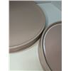 Image 2 : Nugu set of four each short edge salad/dinner plates #23 pink