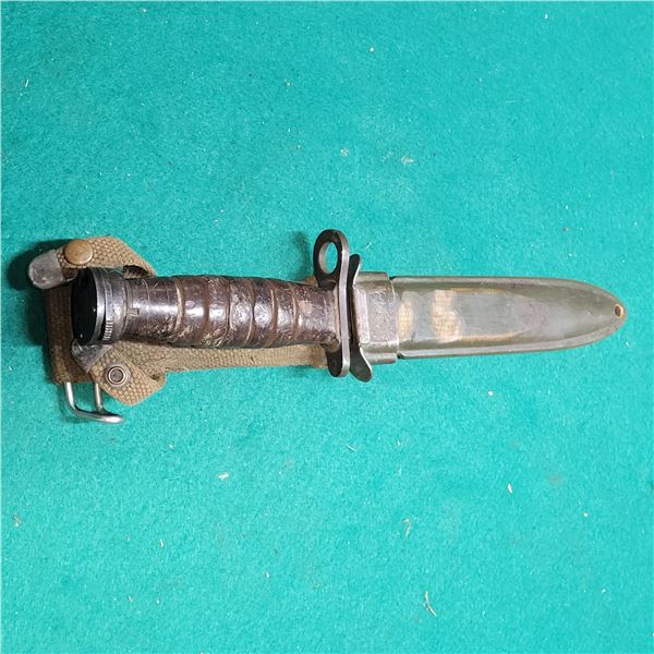 WW2 US M4 Bayonet with M8 Scabbard