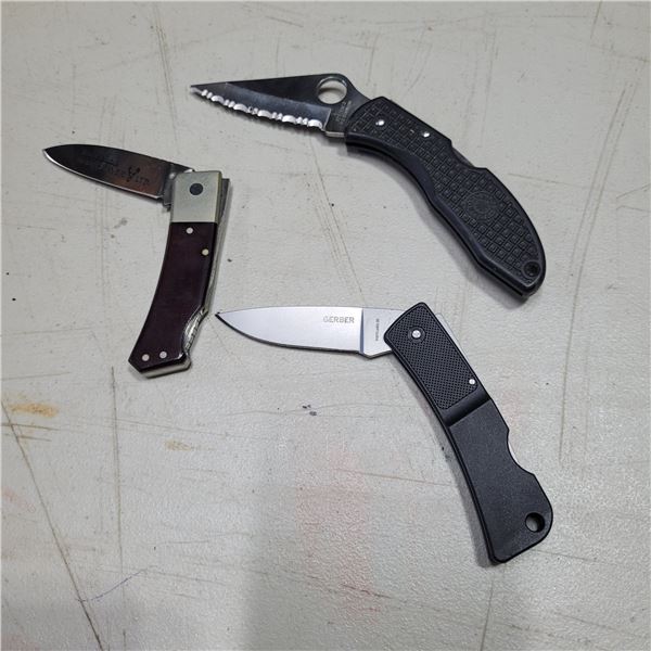 3 Folding Pocket Knives