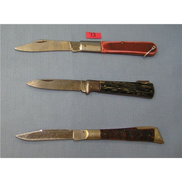 Group of oversized easy open pocket knives