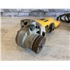 Image 2 : Dewalt 4 1/2" Angle Grinder