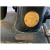 Image 2 : Vintage Singer Sewing Machine - Untested