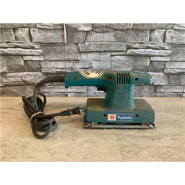 Makita Finishing Sander 9035 - Works