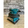 Image 1 : Makita Corded Finishing Sander Model: LR21670 - Works