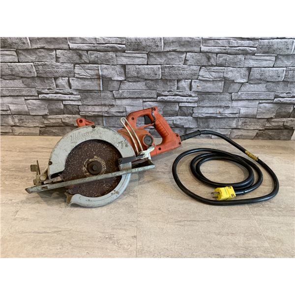 Milwaukee 7 - 1/4 Worm Drive Circular Saw