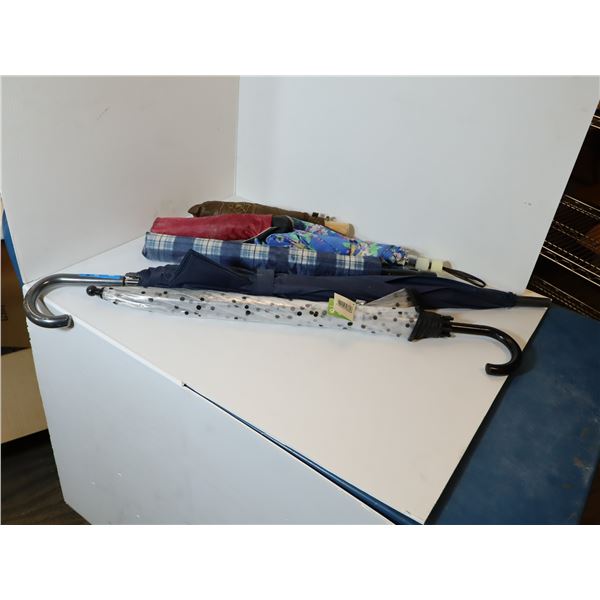 LOT: 6 PARAPLUIES ASST