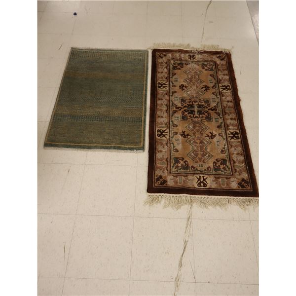 LOT DE 2 TAPIS 50"x24" ET 37"x24"