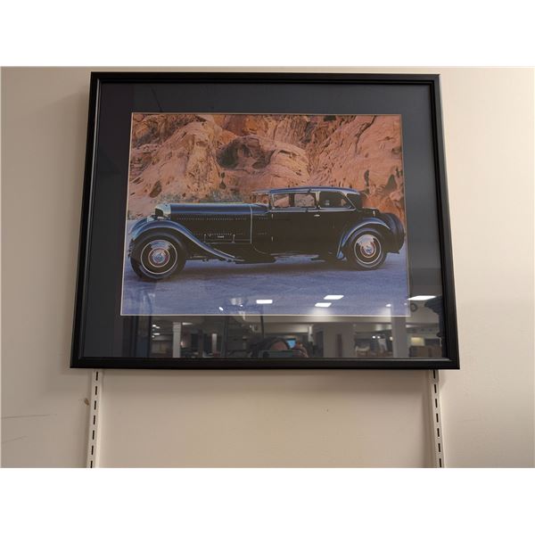 PHOTO DE VOITURE ANCIENNE DANS CADRE  23” X 27”
