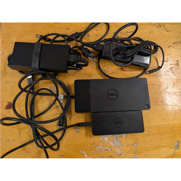 LOT: 2 DOCKING STATIONS DELL ASST