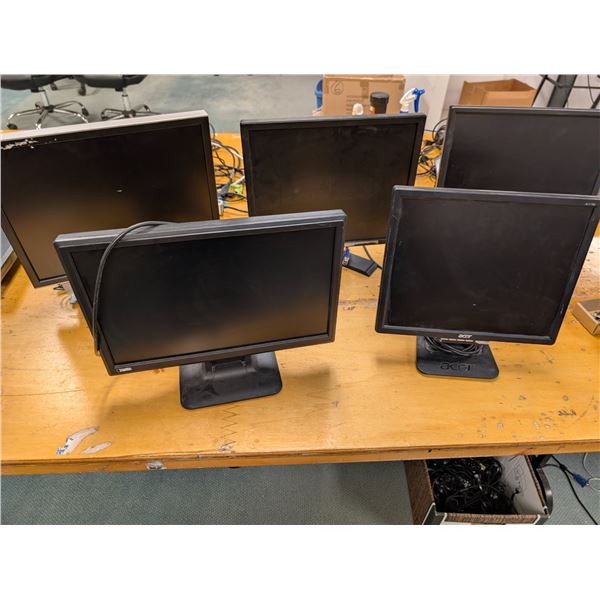 LOT: 5 MONITEURS 4:3 ASST.