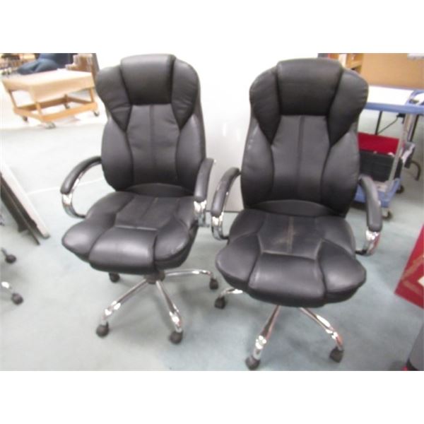 LOT: 2 CHAISES DE BUREAU