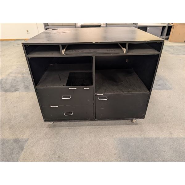 BLACK RETAIL DESK/COUNTER 48"x38"x40"