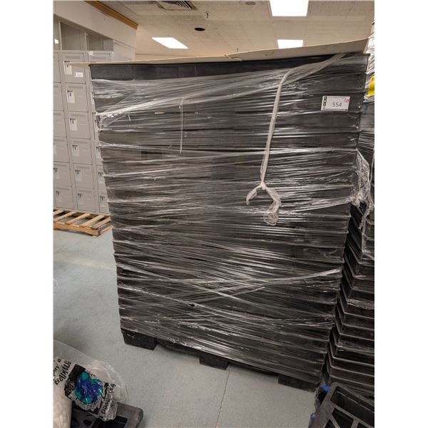 LOT DE 24 PALLETTES EN PLASTIQUE