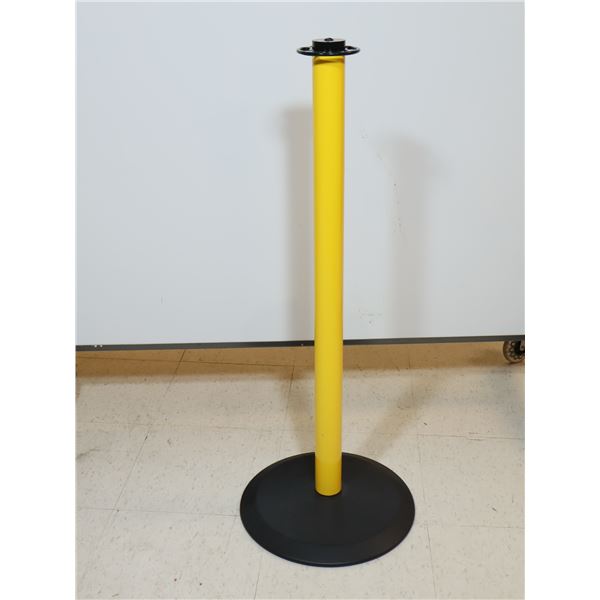 POTEAU DE BARRIÈRE JAUNE AVEC BASE 32"h.