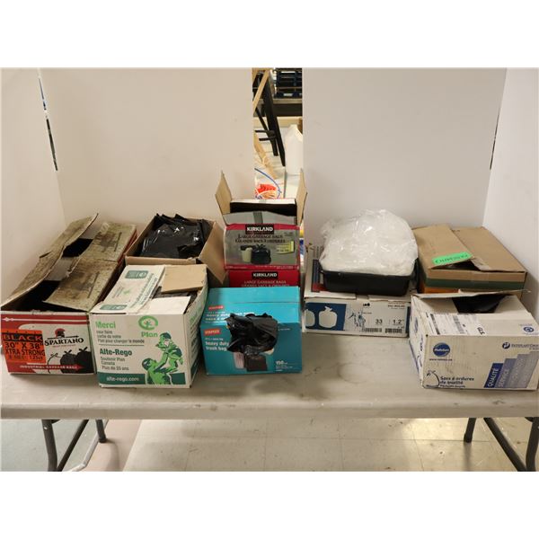 LOT: 11 BOITES OUVERTS DES SAC A VIDANGES