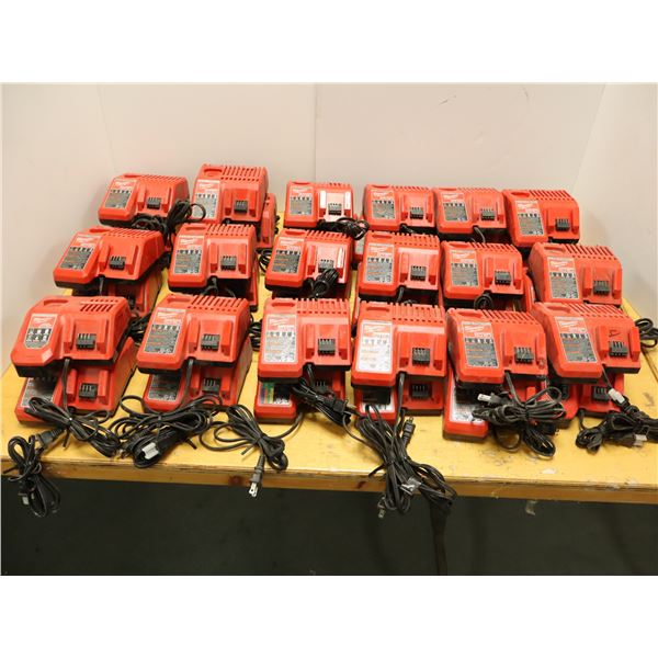 LOT DE 36 CHARGEURS MILWAUKEE