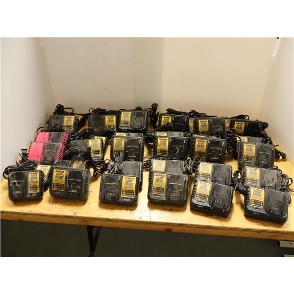 LOT DE 36 CHARGEURS DEWALT