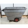 Image 1 : TILT-TRUCK RUBBERMAID