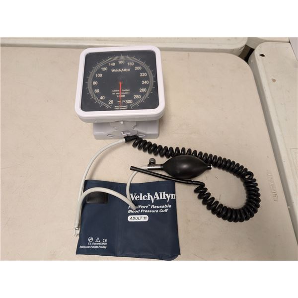 TENSIOMÈTRE ANÉROIDE MURAL WELCH ALLYN