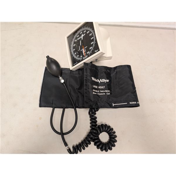TENSIOMÈTRE ANÉROIDE MURAL WELCH ALLYN