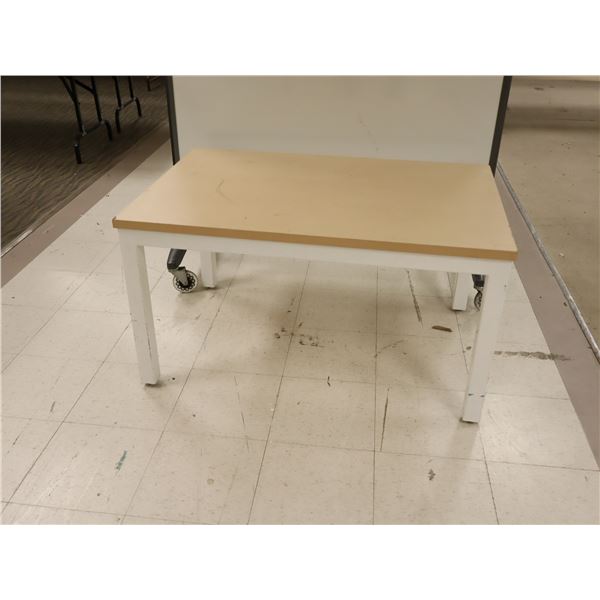 TABLE EN BOIS ET METAL 48:x22"x22.5" (LOURD)