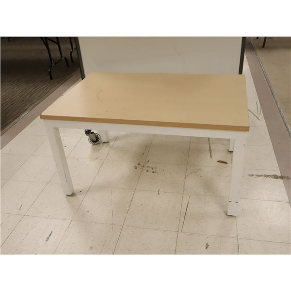 TABLE EN BOIS ET METAL 48:x22"x22.5" (LOURD)