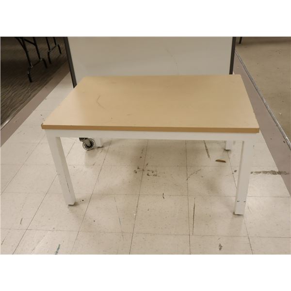 TABLE EN BOIS ET METAL 48:x22"x22.5" (LOURD)