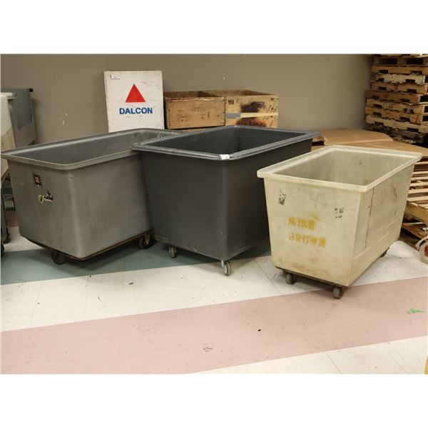 LOT DE 3 BACS MOBILES EN PLASTIQUE ASST