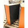 Image 2 : LOT DE 5 PRÉSENTOIRS DE PRODUITS (BOÎTES EN MÉLAMINE) NOIR-ORANGE GRANDEUR ASST