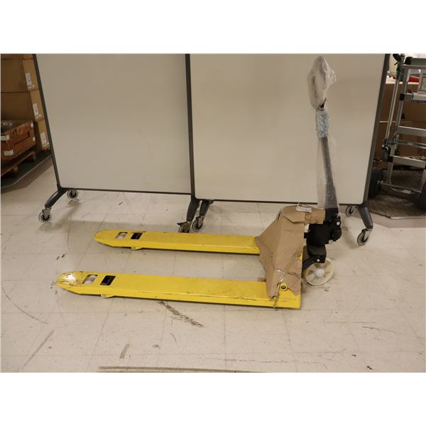 TRANSPALETTE *POIGNÉE DE POMPE ENDOMMAGÉE*