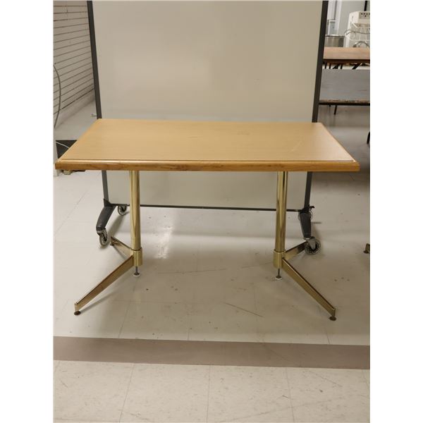 LOT DE 2 TABLE 48"x30"x30"