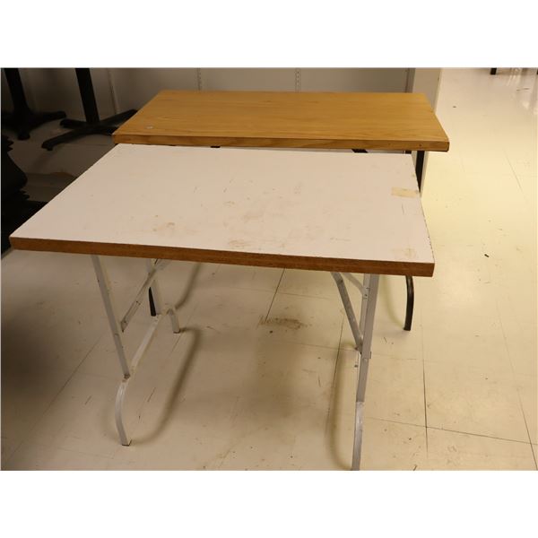 LOT DE 2 TABLES PLIABLE ASST
