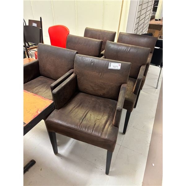 LOT DE 6 CHAISES EN CUIRETTE BRUNE