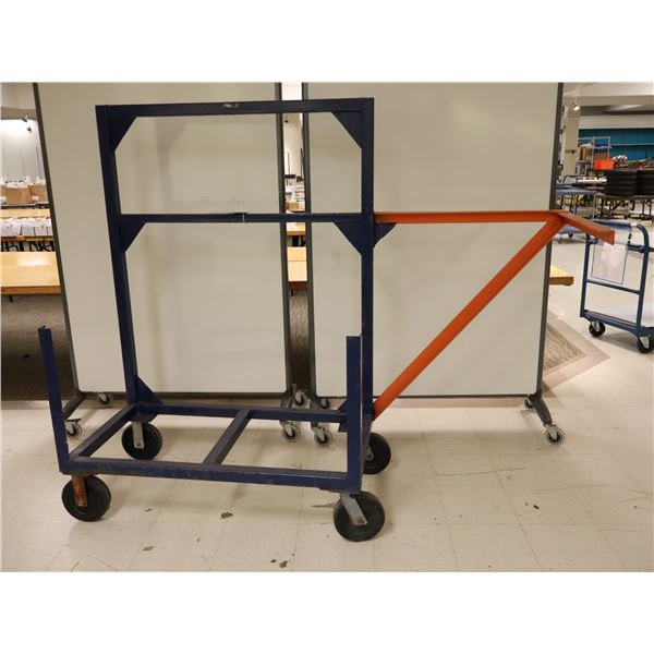 CHARIOT INDUSTRIEL AVEC BRA 81"x26"x67"