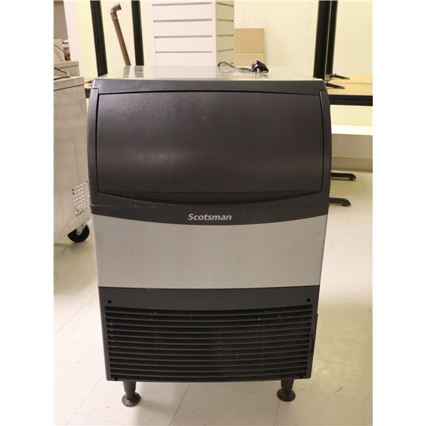 MACHINE À GLACE SCOTSMAN UC2024SA-1A 24"x28"x40"