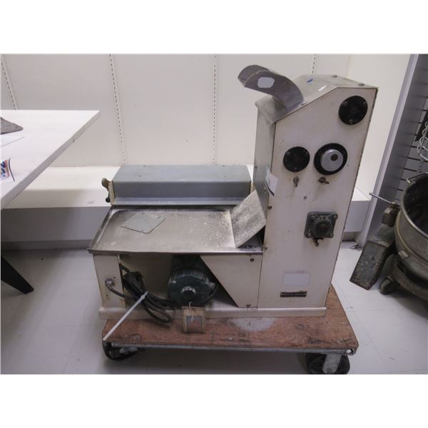 LAMINOIR À PATES  30"x33"x33"