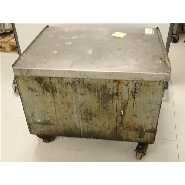 SUPPORT MOBILE EN MÉTAL 24"x30"x24"