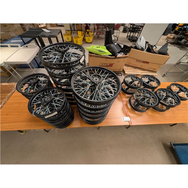 LOT DE 32 JANTES DE MOTOCROSS ASST