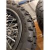 Image 3 : LOT DE 8 JANTES DE MOTOCROSS AVEC PNEUS ASST