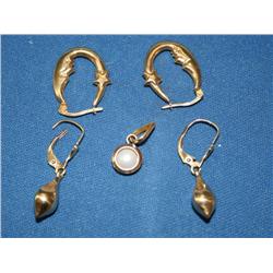 3.00mm White Pearl Pendant & Gold Earrings