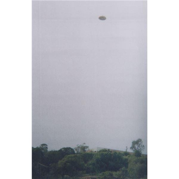 Photograph: UFO in Flight - Zacapu Mexico, 1998 - Photographer Declined ID