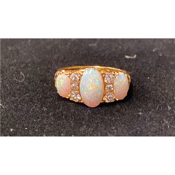 APPROX 18K LADIES RING SET WITH OPALS & DIAMONDS (5.5G)